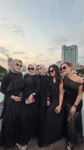 Reyka Monik Annisa on Instagram: "🖤"