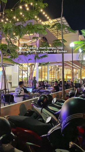Pontianak-Kubu Raya lagi sering mati lampu ya? Kalau kamu butuh tempat buat menepi sebentar, sini-sini mampir ke Lumen 😊 Area kita luas. Listrik juga aman karena ada genset juga. Kamu bisa ajak teman dan keluarga ke sini yaa ✨ 📍 Lumen Coffee & Chill Jl. Arteri Supadio (depan BCA) Kubu Raya, Kalimantan Barat #coffeeshoppontianak #rekomendasicoffeeshop #cafepontianak #placetogopontianak #rekomendasicafe