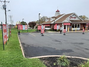 Friendly's Testing Curbside System Combining Old, New Concepts