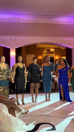 All weddings are special, but nothing compares to signing the sweetheart song for our beautiful bride and serenading her on such a meaningful day. Wishing all of our beautiful Sorors of Delta Sigma Theta Sorority, Inc. a very Happy Founders Day! @SSW • Mom • Teacher • Style ✨ • • • #dst113 #dst1913 #stunningsoirees #sweetheartsomg