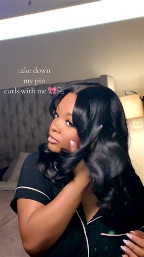 should i make a hair curling tutorial next?🤔 i think YES @Jessie’s Wig #gluelesswig #wiginstall #curlroutine