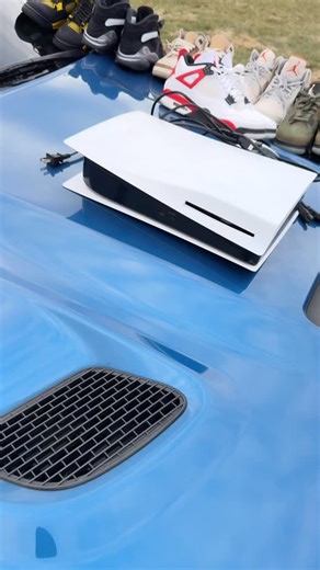 Lacefreaks 🪂 on Instagram: "Here’s an update for anyone thats wondering how my coin flips have been going lately 🫠😭 - SELL ME YOUR SHOES , CLOTHES , & ELECTRONICS & yes we can coin flip cause i need my get back"