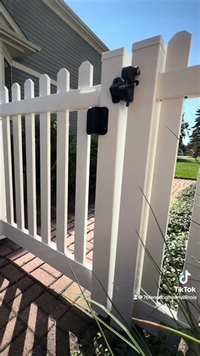 Vinyl Picket Fence Installation Glen Ellyn Illinois | 76 Fence Company Illinois
