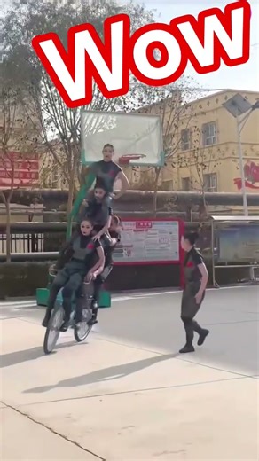 Wow Beautiful cyclist #trending #unbelievable #viral #cycling