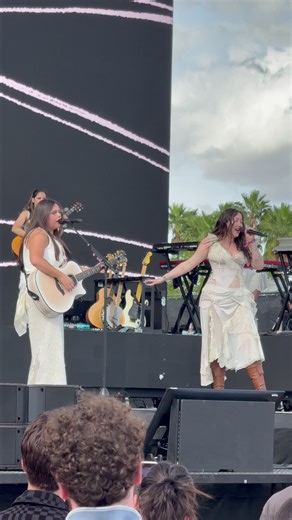 Noah Cyrus & Gigi Perez Perform 'Sometimes' Live