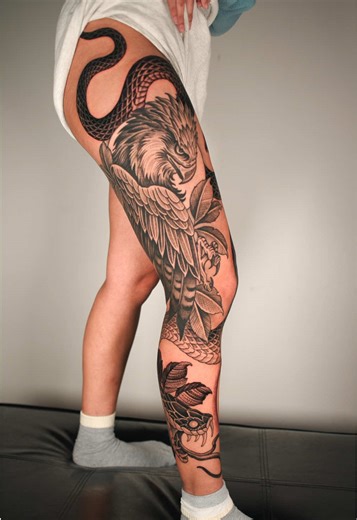 Freehanded snake by the talented @severino.tattoos ition to this leg👁️The body of the snake was carefully bent to flow seamlessly beneath the existing pieces, wrapping naturally through the different areas of the leg🔎 Super solid shading and detailed scale work bring the animal to life👌 Bookings/Quotes/Consultations lamanigancetoronto@gmail.com #tattoo #tattoos #torontotattooartist #torontotattoo #legtattoo