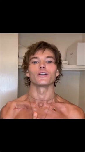 Exploring Jordan Barrett's Hairstyle and Chico Lachowski's Look