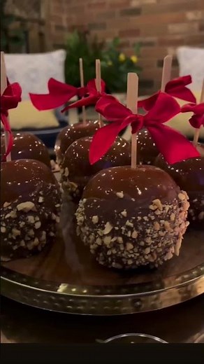 These are caramel or candy apples Homemade with love Makes me happy 💫