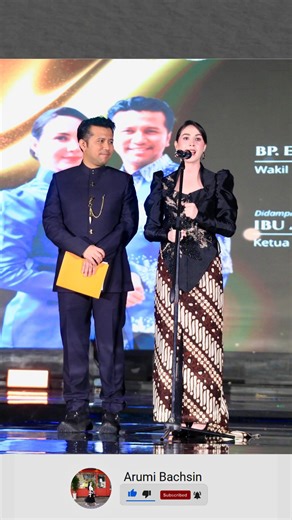 Arumi Bachsin on Instagram: "DINYANYIIN "CANTIK" SAMA MAS EMIL DI AJANG PUTERI INDONESIA JATIM 2026 🤭 Bersama pak suami, kami diundang untuk hadir di perhelatan Malam Grand Final Pemilihan Puteri Indonesia Jawa Timur 2026. Surprise banget mas Emil tiba-tiba 'ditodong' nyanyi nih..menebar bahagia yaaa buat semua yang hadir 😄🫰 Yukk langsung aja tonton video lengkapnya di Youtube Arumi Bachsin yaa.. Jangan lupa selalu support dengan like, komen, dan share 🥰 Happy watching ❤️"
