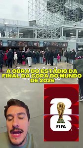 🏟️ **O estádio da estreia do Brasil… precisou ser desmontado para funcionar.** O **MetLife Stadium**, com mais de 80 mil lugares, teve que se adaptar às exigências da FIFA: ✔️ Campo ampliado para padrão **68x105m** ✔️ Novo gramado natural de alta tecnologia ✔️ Sistema de drenagem e base totalmente refeitos ✔️ Resfriamento industrial para suportar calor extremo ✔️ Arquibancadas modificadas com sistema modular desmontável Porque em eventos desse nível, não basta construir. É preciso **adaptar, re