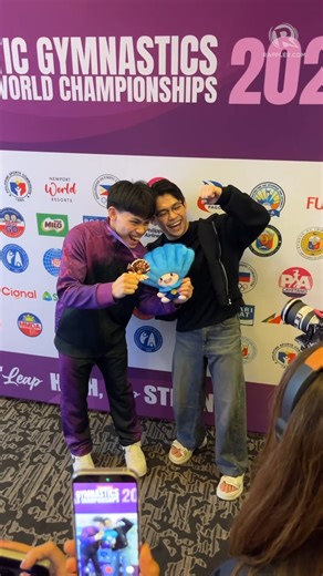1.2M views · 15K reactions | Eldrew Yulo celebrates junior world championships run with brother Carlos Eldrew Yulo hugs older brother Carlos after a successful run in the Junior World Artistic Gymnastics Championships, where he won bronzes in floor exercise and horizontal bar. The younger Yulo, 17, also shares a sweet moment with his partner. | via Delfin Dioquino/Rappler | Rappler | Facebook