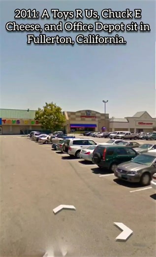 This ABANDONED Toys R Us 🧸🚂🐩 and Chuck E Cheese 🐭🍕🧀 in Fullerton, California TRANSFORMED! 🤯 #shorts