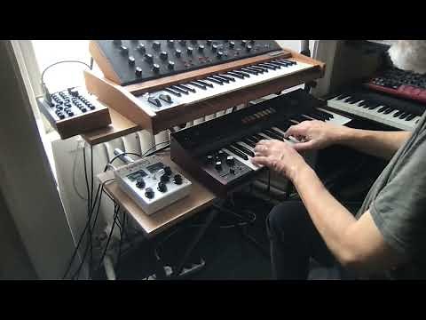 Mellotron Micro module demo: cello+violins