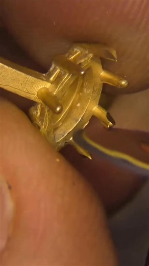 An extraordinary tool for finishing claws 🔧💎 Shared by the talented @gerardi_setting_school — proof that sometimes the right tool makes all the difference in craftsmanship ✨ ... ... ... Follow SilverjewelryCommunityfor more expert jewelry insights and inspiration 💍 . . . #stonesetting #diamondsetting #jewelrymaking #jewelrytools #goldsmith #handmadejewelry #craftsmanship #stonesettingschool #diamondsettingschool #jewelrydesignsonly | SilverjewelryCommunity
