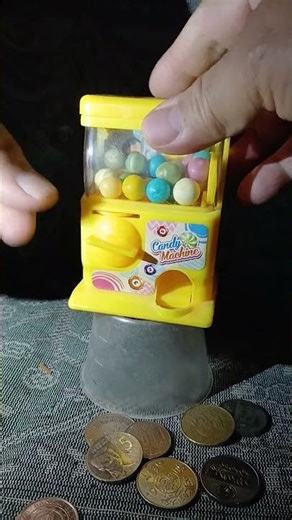 PERFECT PLAYING MINI CANDY VENDING MACHINE +PLASTIC COIN #shorts