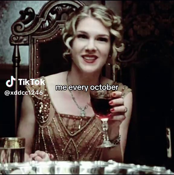 Violet Harmon en Octubre: Reflexiones de AHS