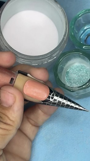 Cómo hacer uñas acrílicas: Tutorial paso a paso