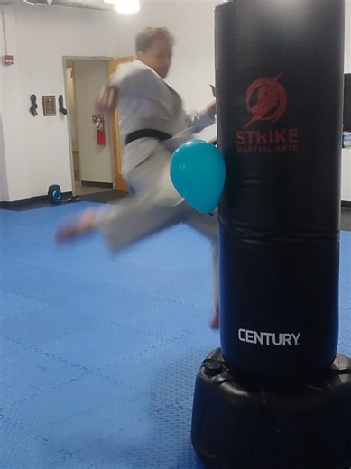 Balloon pop challenge #karate #taekwondo #martialarts #kickboxing