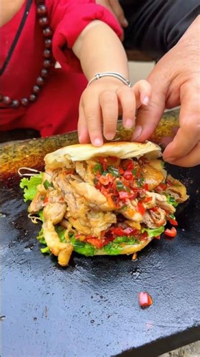 Chinese burger Stone-grilled chicken
