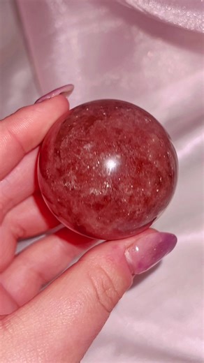 Strawberry Quartz Crystal Properties and Benefits