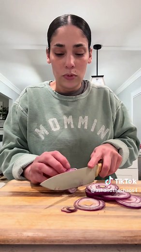 Easy Pickled Purple Onions Recipe for Flavorful Dishes