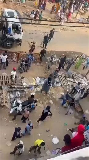 On espère qu’il y aura la meme rigueur que sur l’histoire du port du voile à Jeanne d’Arc. Le Senegal est UN PAYS, toutes les parties qui la composent doivent se conformer aux lois et règlements DU PAYS, sans exception!