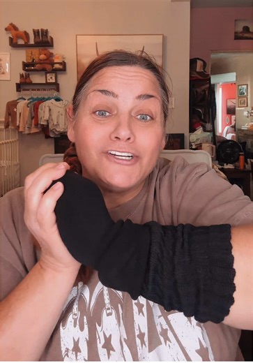 These bring me right back to the 80s where our hair was big, our close were acid washed and our socks were slouched! These are so stretchy and cozy. #slouchysocks #comfysocks