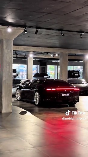 Ferrari 12 Cilindri: V12 Engine Revving Symphony