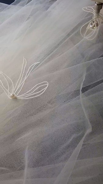 Introducing… individual pearls 🤍 ✨ A modern twist on bespoke embroidery, adding a single pearl to the centre of this bow takes it from beautiful to unforgettable. It’s all about the details—subtle, thoughtful, and entirely you. Ready to create a veil that’s as unique as your love story? Let’s make magic together. 💍 #PearlPerfection #BespokeBride #ModernWeddingStyle #WeddingInspo #RebeccaAnneDesigns #LuxuryVeils #BridalDetails #EffortlessElegance #PearlVeil #BridalInspo #BridalTrends2025 #Brida
