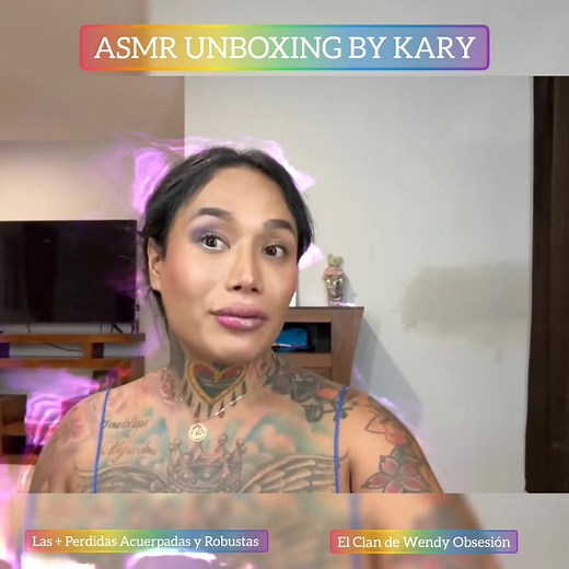 Kary Torres probando maquillajes de Mac Cosmetics