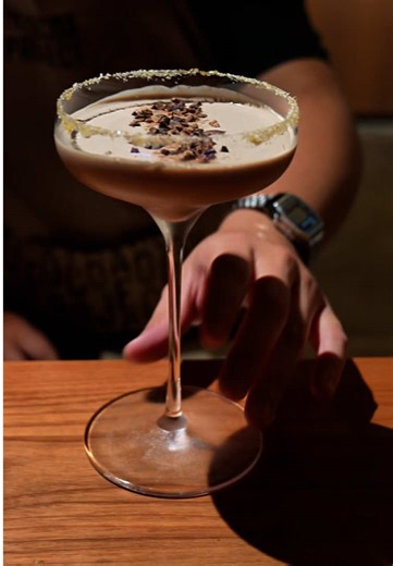 Ca cao ngòi không-dừng-lại Vì ở Cocoa Kitchen, ca cao ngòi không dừng lại ở lớp phủ giòn rụm mà còn được ngâm cùng rượu, vani và đường, mở ra cánh cửa để bạn cảm nhận rõ hơn mùi thơm đặc trưng của ca cao nguyên chất. Alexander Bến Tre là một trong những sáng tạo đầu tiên của chúng tôi. Cocoa Kitchen - Nơi ca cao là câu trả lời. ⌛ Opening Hours: 8AM - 10PM every day 📍 Rooftop IBC Building, 1A Công Trường Mê Linh, P. Bến Nghé, Q.1 (Phường Sài Gòn mới) - 5th floor 📞 84 833 267 388 #CocoaKitchen #