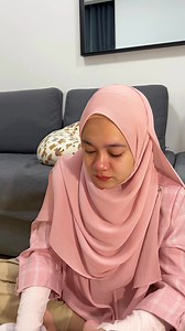37K views · 880 reactions | Kalau ada anx!3ty atau susah tidur malam, boleh try sapu minyak bidara aromatherapy Najeehah HQ warna hijau ni kat pergelangan tangan & belakang leher. Bau dia pon sedap  yang pink untuk baby/kanak2 tau Rosliza Yaziz (https://vt.tiktok.com/ZSHW4LdGfv3Ye-9N3ov/) | Eija Anuar | Facebook