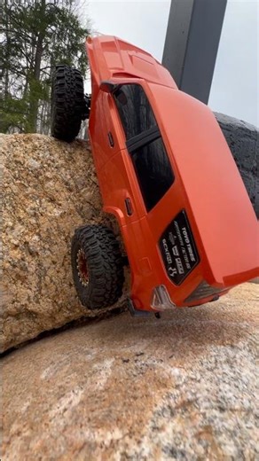 SCX24 4Runner + Fat Viper = INSANE Climb 😳