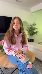 503 reactions · 22 shares | Live (verbo ou adjetivo) → significa “viver”. Ex: I live in New York. / The show is live. Life (substantivo) → significa “vida”. Ex: Life is beautiful. ✔️ Live = viver ✔️ Life = vida | Danbury Language Center | Facebook