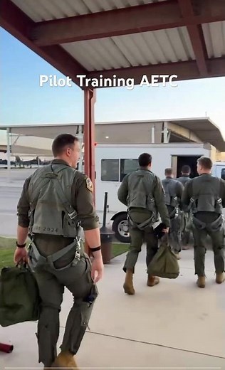 Future Pilot? Watch This First 👀✈️ | Pilot Training