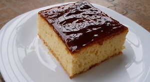 Najlakši recept za tri leće sa karamel prelivom: Sočan i lagan kolač za tople dane