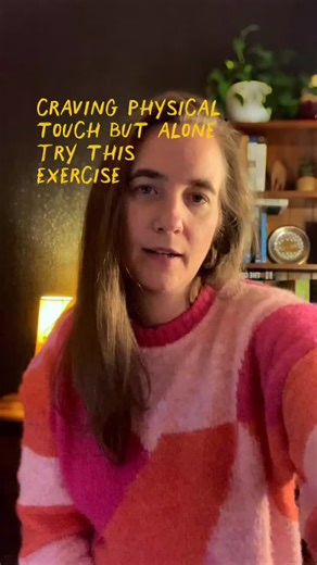 Touch is actually one of the first ways our nervous system learns safety in childhood 🥹🥹� In Polyvagal Theory, gentle touch is a cue of safety, something that helps tone neuroception, your body’s ability to sense “safe or not safe.” And here’s the part we forget as adults:�we can offer that same reassurance to ourselves. This hold in my opinion gives your body both comfort and safety: ✨ Hand on cheek → comfort�✨ Hand on sternum → safety It gently mimics the calming you’d feel from someone kind