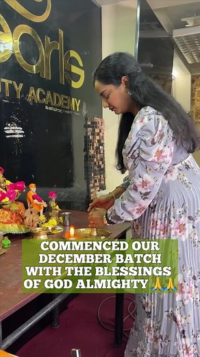 1.6K views | Most Requested - Master Class is Back!! 5 DAYS MASTER CLASS STARTS ON JAN 8th.. Only limited seatsFor course details ☎️ 9500076778December batch commenced with the blessings of God Almighty  Glimpse of our Day 1 look ☑️Jewellery - @chennai_jazz Academy - @pearlsbeautyacademy#mastermakeup #makeupclass | Arthi Balaji Makeover Styles at Pearls Beauty Lounge & Bridal Makeup Studio | Facebook