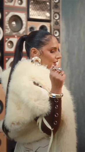 LYNDA on Instagram: "« MERCI » 🤍 Disponible vendredi à minuit sur toutes les plateformes 🎵❤️‍🔥"