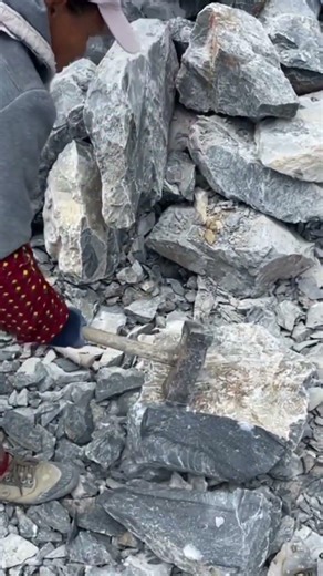 Cutting decorative stone for home interior design use