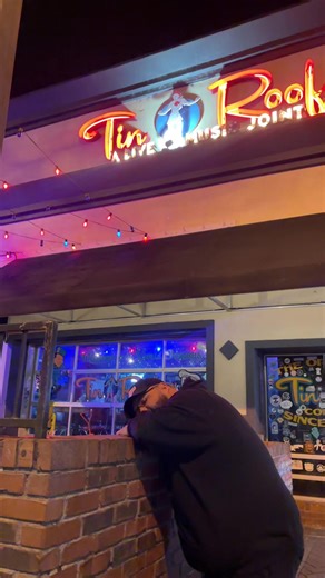 Stay Warm with Live Music and Delicious Food in Nashville