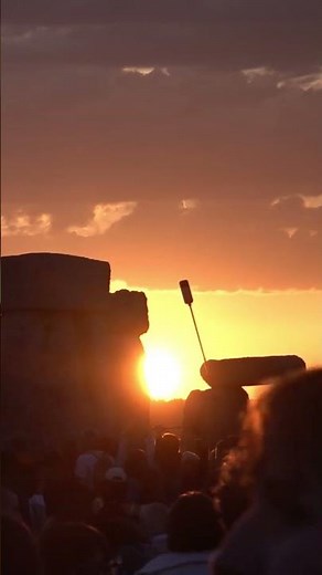 Stonehenge summer solstice sunrise draws record breaking crowd