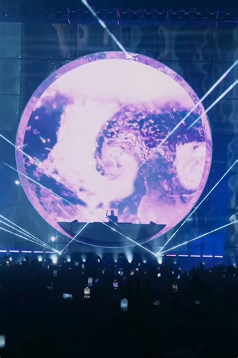 ANTRIM on Instagram: "Hey Now Remix x Sunsetstrip BA ☄️ Gracias @djhernancattaneo 🙏🏻 Se sigue sintiendo como la primera vez! 🎥 @salinotarditti Track id: London Grammar - Hey Now (Antrim Remix) #hernancattaneo #sunsetstrip"