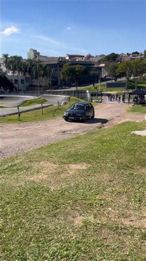 Gol g3 turbo com escapamento no pára-choque