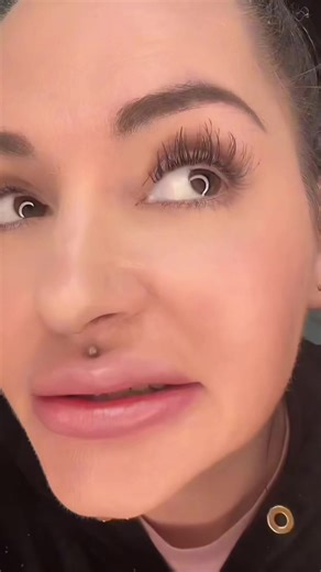 Das #wimpernserum von #svenjawalberg ist einfach grossartig 🌸🌸👌🏽👌🏽🤩🤩#longlahes #lashgoals #tiktokmademebuylt @svenja.walberg