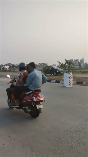 డబ్బాలతో పెను ప్రమాదం#trending #motivational #highway