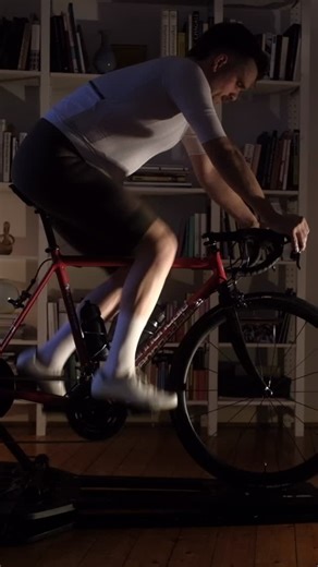 Leeze Boom on Instagram: "READY TO BOOM? 🚀 Erlebe das wahrscheinlich effizienteste und angenehmste Indoor-Training jemals mit dem Leeze Boom Board Pro! Perfekt an deine Bedürfnisse angepasst, damit du länger und intensiver trainieren kannst. Variabel anpassbar und mit fast allen gängigen Smart Trainern kompatibel! Die integrierte Rockerplate ermöglicht seitliche Bewegungen für ein realistischeres Fahrgefühl und reduzierte Belastung auf Muskeln und Sitzbereich. Die ideale Wahl für alle, die ihr 