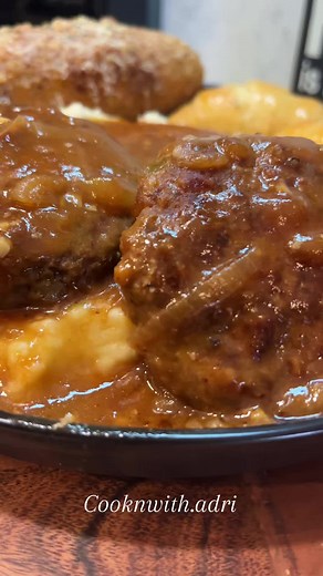Salisbury Steak Dinner Recipe with Garlic Mashed Potatoes