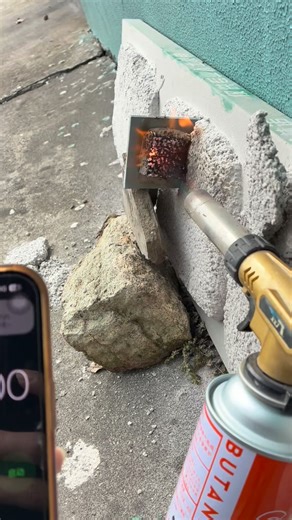 🔥 Real Test, Real Performance!Our post-applied fireproof coating was tested on 10mm steel plates.After 20 minutes, the plate temperature was only around 80°C — far below the critical point.Even after 1 hour, it’s still nowhere near 500°C, proving our coating’s excellent fire resistance.💪 Reliable performance with a fair and honest price — that’s what sets us apart! #FireproofCoating #FireResistanceTest #SteelStructure #ProtectiveCoating #ConstructionSafety #HighPerformancePaint #IndustrialCoat