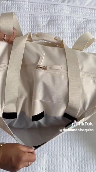 Stylish Weekender Bag with Shoe Compartment for Travel